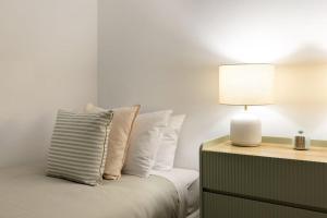 Byron Waves on Jonson