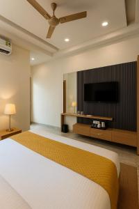 The Mayur retreat # Near Prem Mandir # On parikrama Marg # Luxury Room # Prime Location # Property Of The Year # By Chandrodaya Orchid #