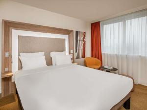 Novotel Lyon Centre-Confluence Bord de Saone