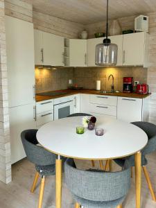 Wooden Cottages By Quarry With Views