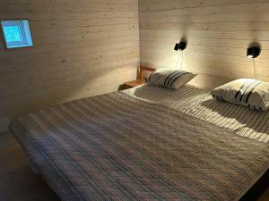 Wooden Cottages By Quarry With Views