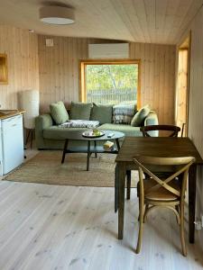Wooden Cottages By Quarry With Views