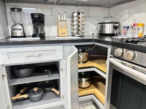 Modern 3BR 2-Story Retreat Near RUHS March ARB