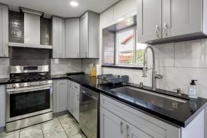 Modern 3BR 2-Story Retreat Near RUHS March ARB