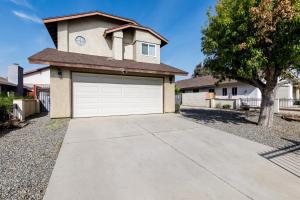 Modern 3BR 2-Story Retreat Near RUHS March ARB