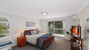 Bellbird 1 - Close To The Beach