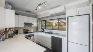 Clareview - Pool & Views