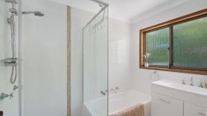 Clareview - Pool & Views