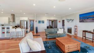 Quails Crossing - Pool With A View