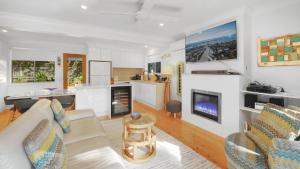 Jewel On Newell - Hear The Waves