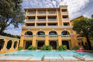 ROYAL PINEAPPLE HOTEL l a welcome to wealth and good fortune