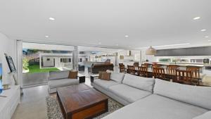 North Avoca Chill Out - Beachside Haven