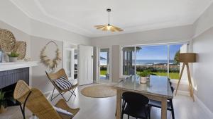 Avoca Beach House - Uninterrupted Beachfront