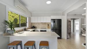 Avoca Beach House - Uninterrupted Beachfront