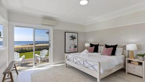 Avoca Beach House - Uninterrupted Beachfront