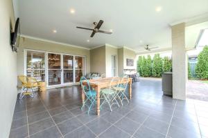 Lakeside on Southlakes - Family Entertainer