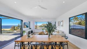 Omaroo House - Views Over Copa Beach