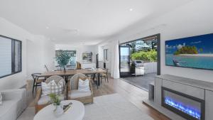 Omaroo House - Views Over Copa Beach