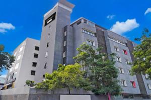 Super Townhouse Balewadi High Street