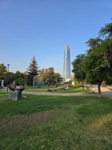 DEPARTAMENTO PROVIDENCIA AMENO Y FAMILIAR con Parcking Gratis