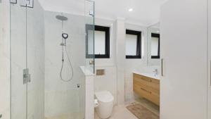 Sandy Cheeks - Sunny Beachfront Location