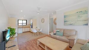 Hi Surf 8 - Beachfront Apartment