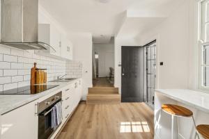 Charming 4BR Heritage Terrace in Prime Surry Hills