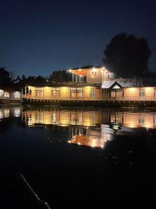 Dal lake freedom group of houseboats