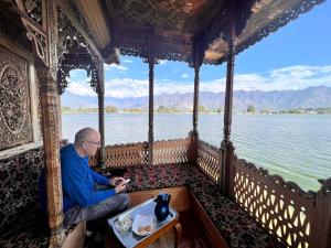 Dal lake freedom group of houseboats