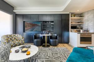 Danbury on Loop - Designer Apartment in Cape Town