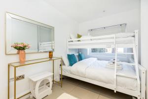 3BR Oasis Near Hampstead Heath with Garden and Parking