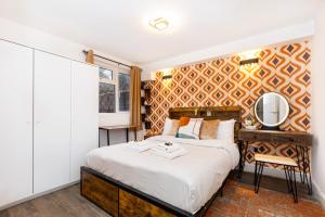 3BR Oasis Near Hampstead Heath with Garden and Parking