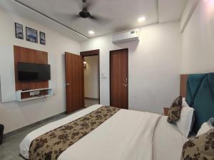 Hotel Earth Inn, Subhash Bridge, RTO Circle, Ahmedabad