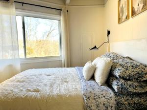 Round House with Mountain View and Hot Tub