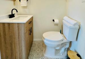 Round House with Mountain View and Hot Tub