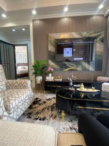 Quiet Luxe 2 bedroom in kilimani with a rooftop bar and restaurant