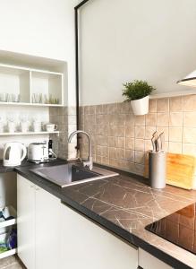 J Street Cozy Apartments - A1