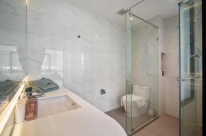 Modern 1506 Condo in SEA HEAVEN on the beach