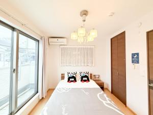 Spirited Away Entire House for 10 &Near Public Transport 5 min Walk&Direct to Osaka Castle Shinsaibashi Umeda &Free Parking &Near Shopping Street