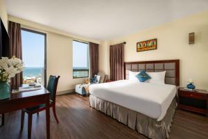 Sea Front Apartment & Spa Da Nang