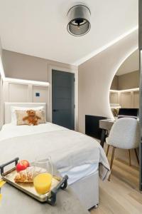 2BR West End Apartment Near Botanic Gardens