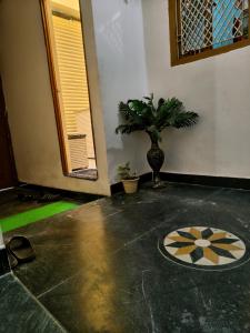 Balaji Guest House Room02