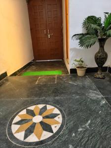 Balaji Guest House Room02