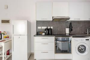 Cozy beachfront gem with seaview