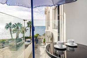 Cozy beachfront gem with seaview