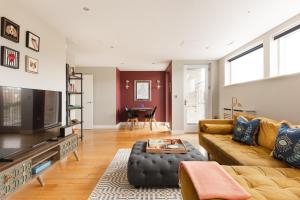 Modern 2BR Flat close to Queens Park