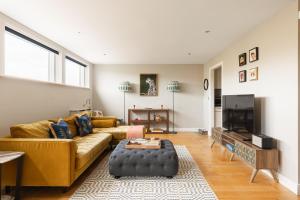 Modern 2BR Flat close to Queens Park