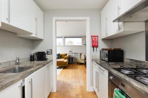 Modern 2BR Flat close to Queens Park