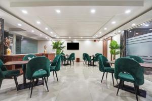 Hotel Royal Rosette Near New Delhi Railway Station - Connaught Place and VFS