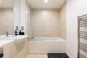 2BR Apartments in Canning Town Station with Balcony